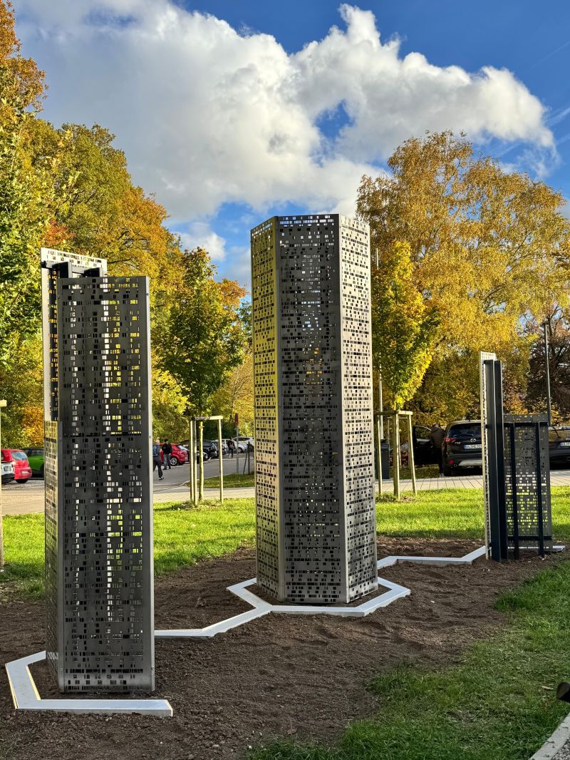 MOGADOC GUI — compound search mask with integrated 3D molecular viewer